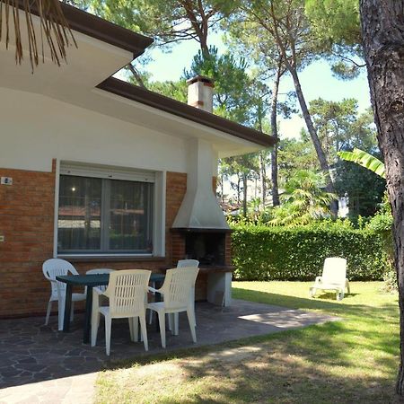 Villa A Lignano Con 2 Camere E Giardino ลินญาโน ซับเบียโดโร ภายนอก รูปภาพ