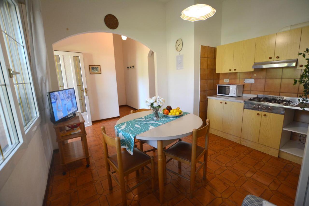 Villa A Lignano Con 2 Camere E Giardino ลินญาโน ซับเบียโดโร ภายนอก รูปภาพ