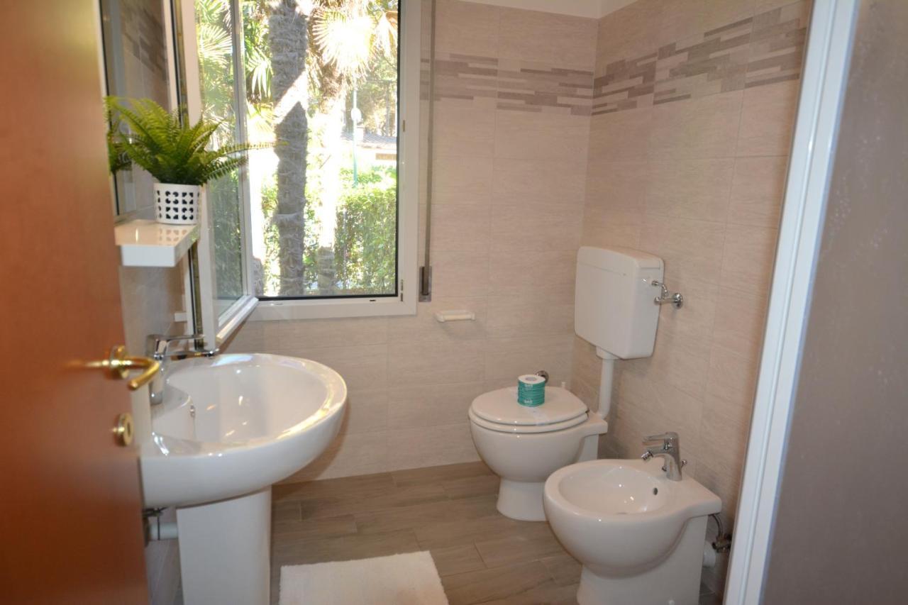 Villa A Lignano Con 2 Camere E Giardino ลินญาโน ซับเบียโดโร ภายนอก รูปภาพ