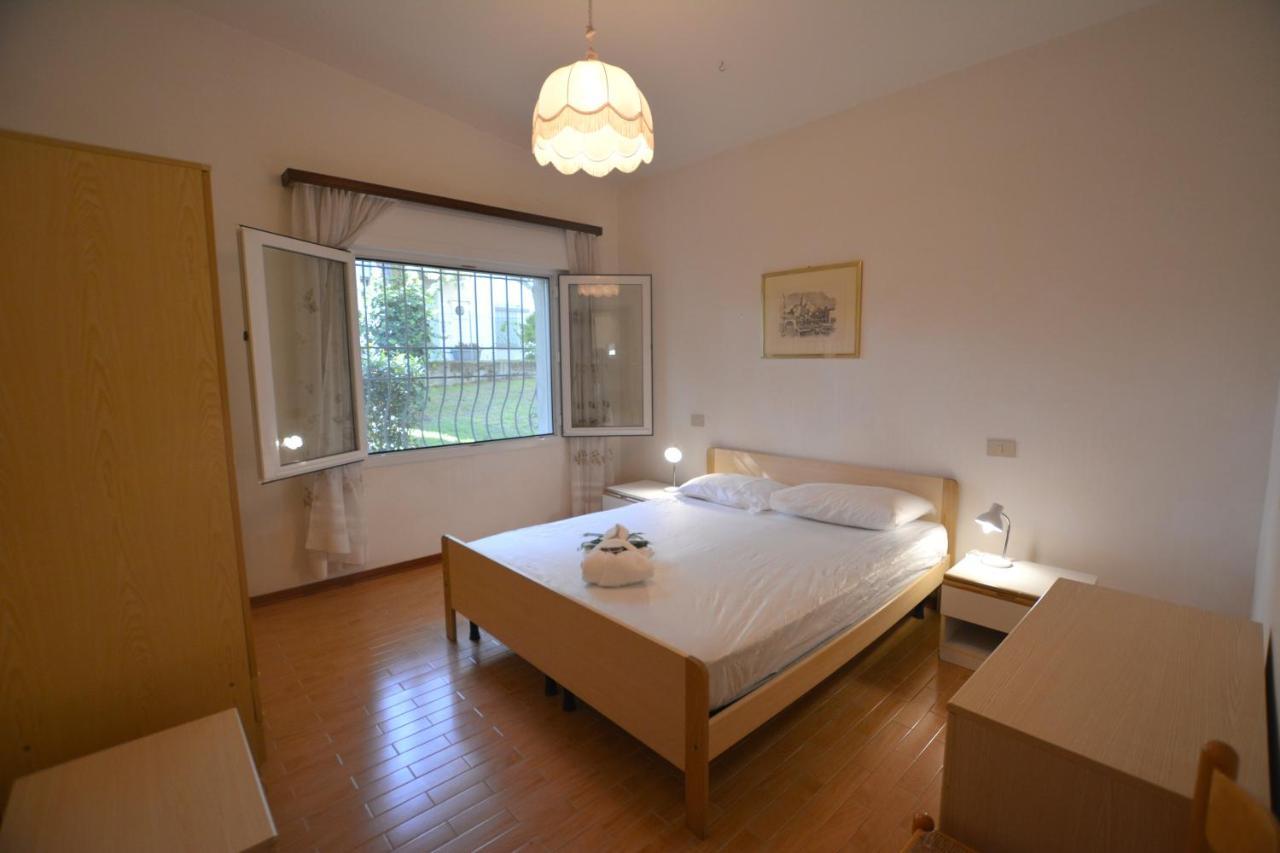 Villa A Lignano Con 2 Camere E Giardino ลินญาโน ซับเบียโดโร ภายนอก รูปภาพ