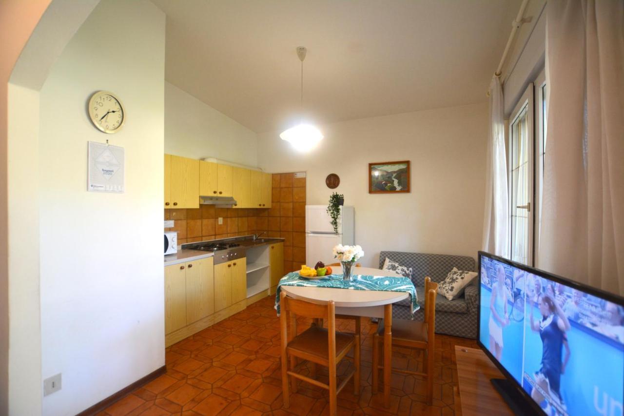 Villa A Lignano Con 2 Camere E Giardino ลินญาโน ซับเบียโดโร ภายนอก รูปภาพ