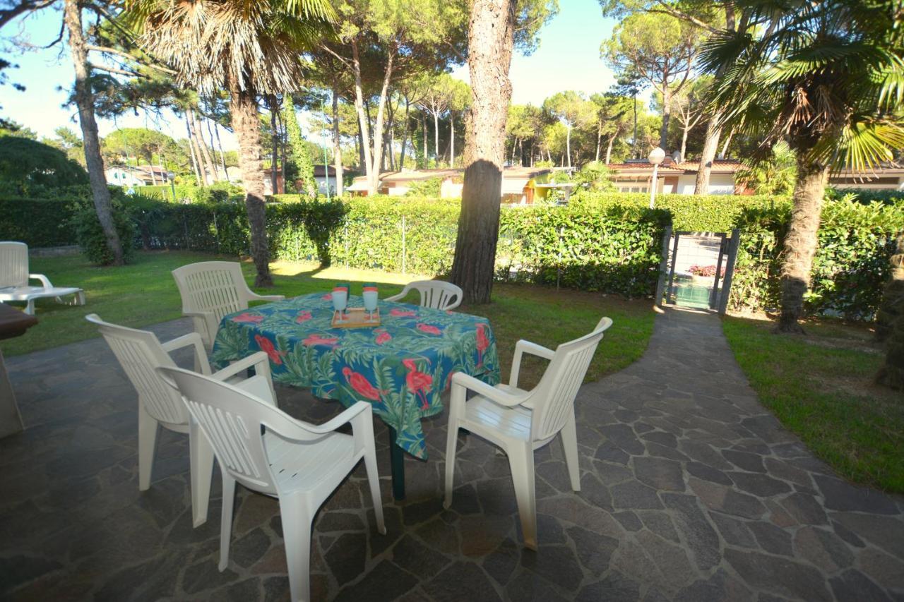 Villa A Lignano Con 2 Camere E Giardino ลินญาโน ซับเบียโดโร ภายนอก รูปภาพ