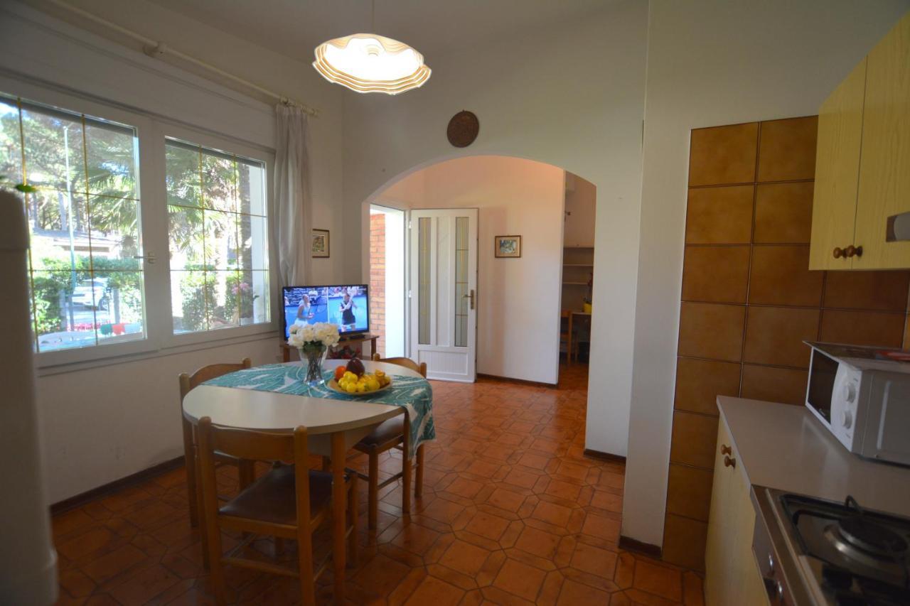 Villa A Lignano Con 2 Camere E Giardino ลินญาโน ซับเบียโดโร ภายนอก รูปภาพ