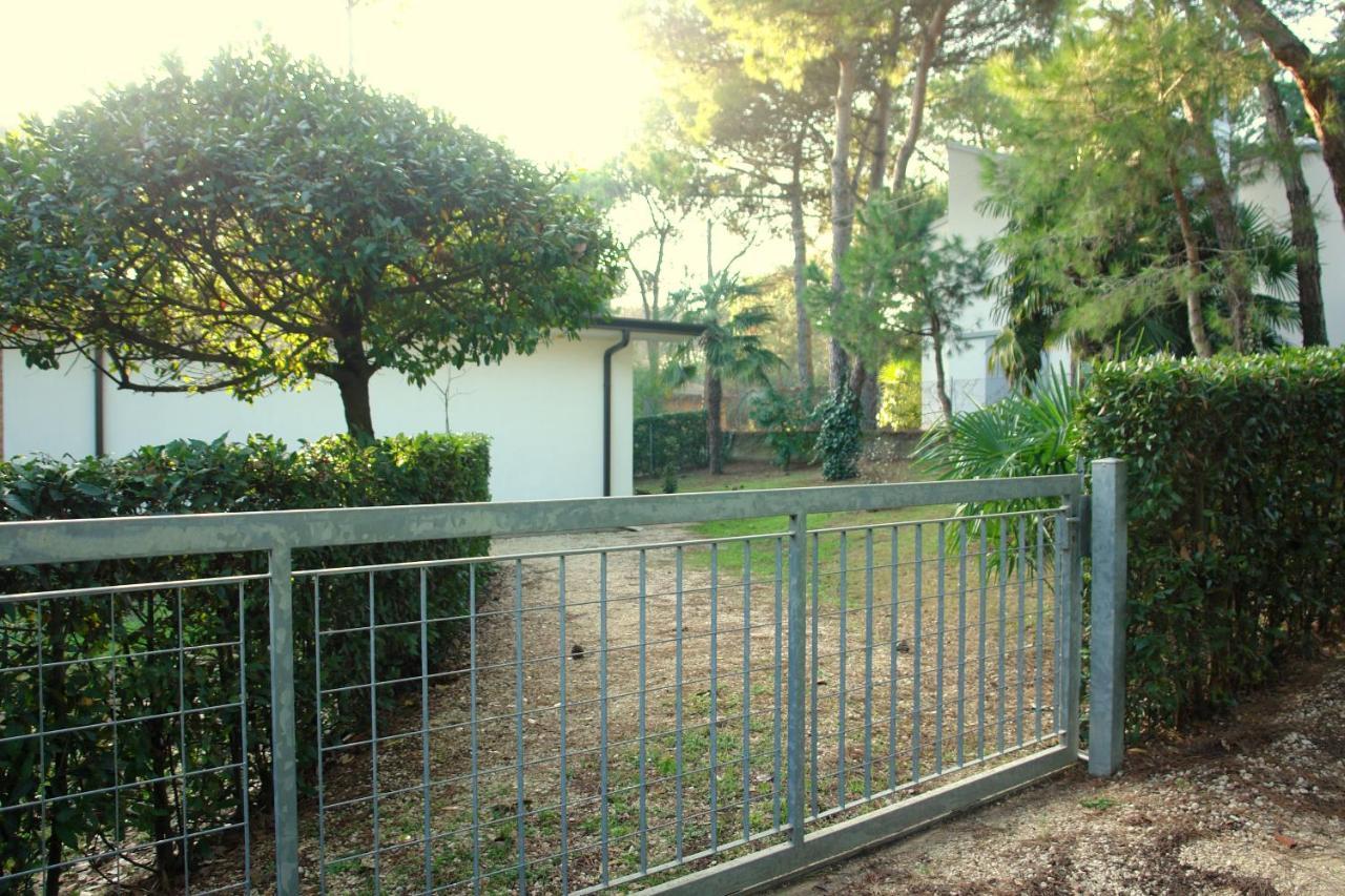 Villa A Lignano Con 2 Camere E Giardino ลินญาโน ซับเบียโดโร ภายนอก รูปภาพ