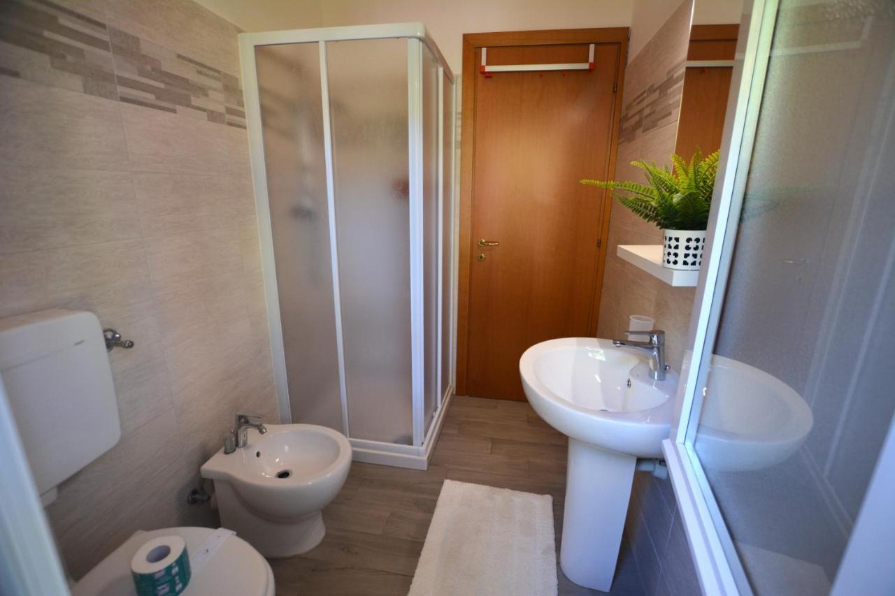 Villa A Lignano Con 2 Camere E Giardino ลินญาโน ซับเบียโดโร ภายนอก รูปภาพ
