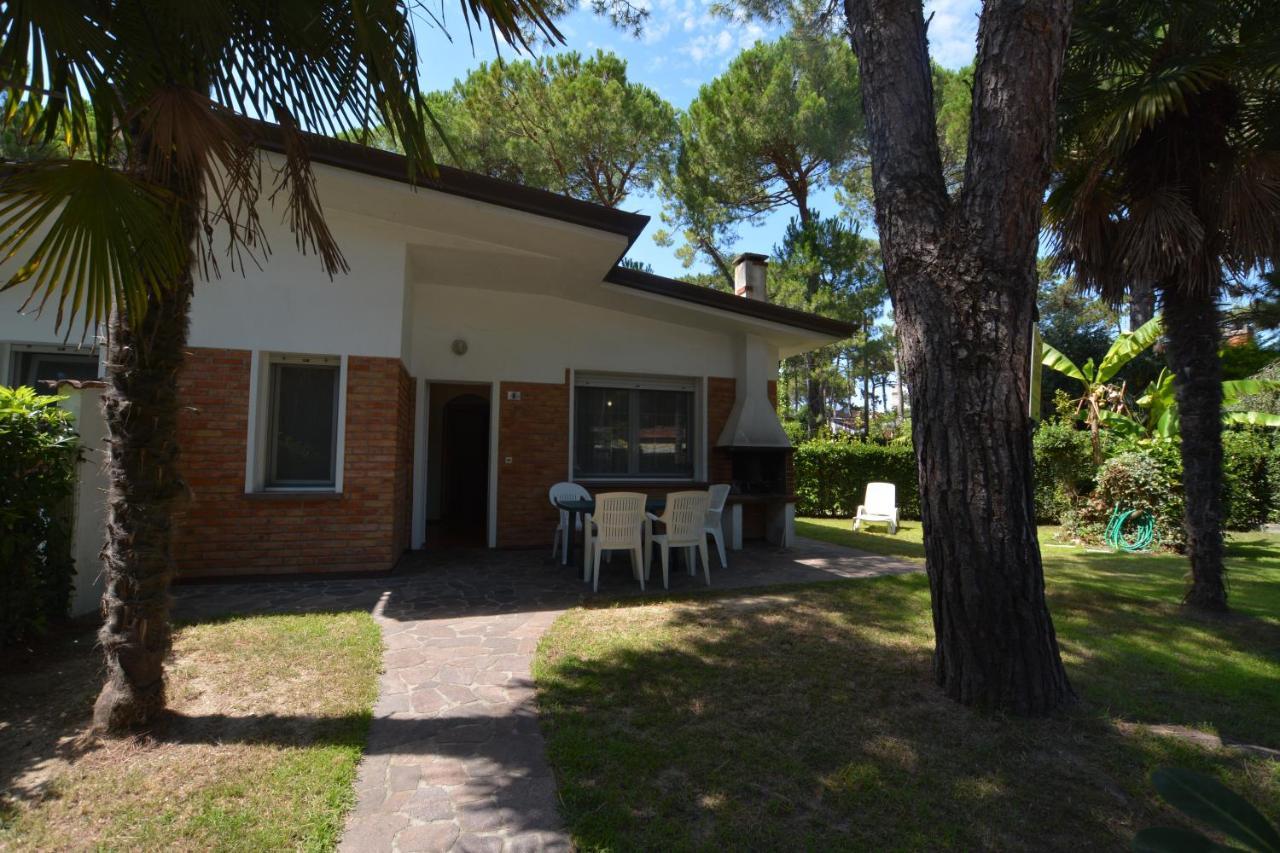 Villa A Lignano Con 2 Camere E Giardino ลินญาโน ซับเบียโดโร ภายนอก รูปภาพ