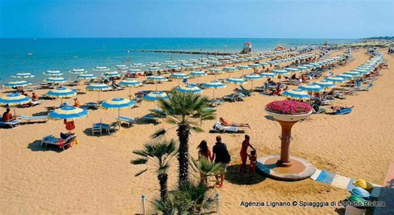 Villa A Lignano Con 2 Camere E Giardino ลินญาโน ซับเบียโดโร ภายนอก รูปภาพ
